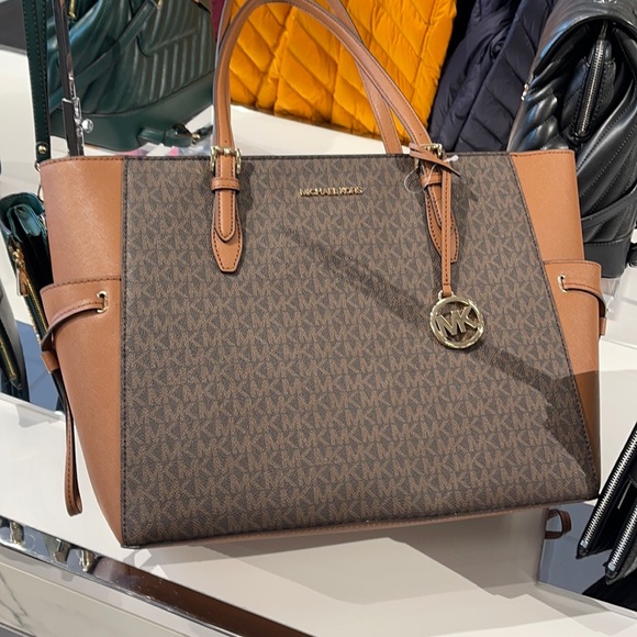 Michael Kors Gilly Travel Large Drawstring Tote - Picture 10 of 16